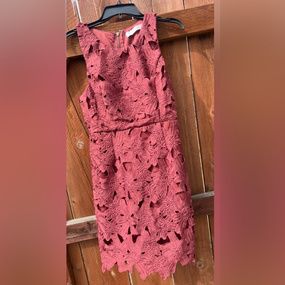 Chic Sleeveless Dress in Deep Red